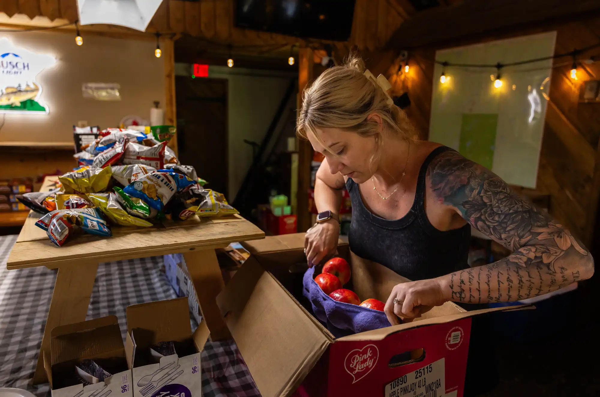 As wildfires continue in northeastern Minnesota, community members step up