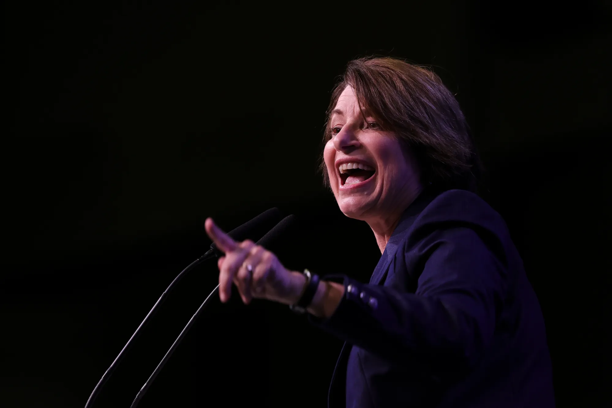 Klobuchar vows to be a transformative governor as she vies for Walz’s seat